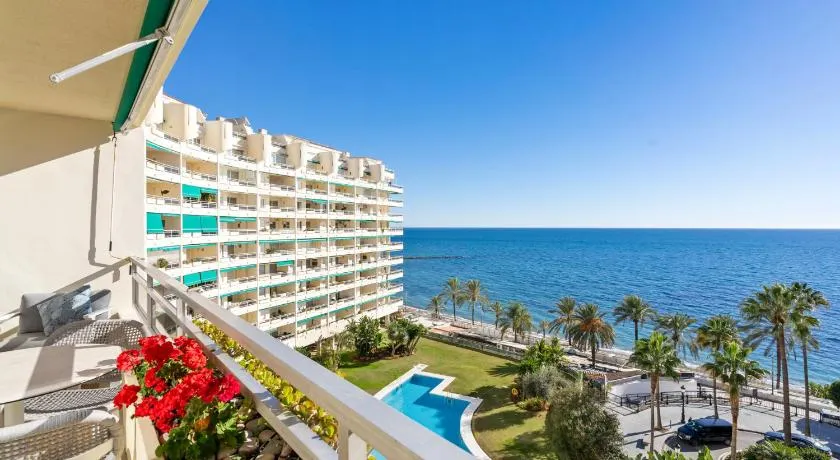 Apartment 'Front Line Beach 2 Bedr' mit Meerblick, WLAN und Klimaanlage - Image 1