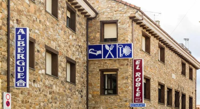 El Roble Hotel Restaurante - Image 1