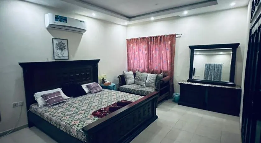 Budget Hostel Rooms - Image 1