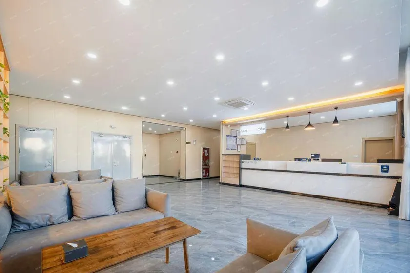 7 Days Premium Hotel - Image 1