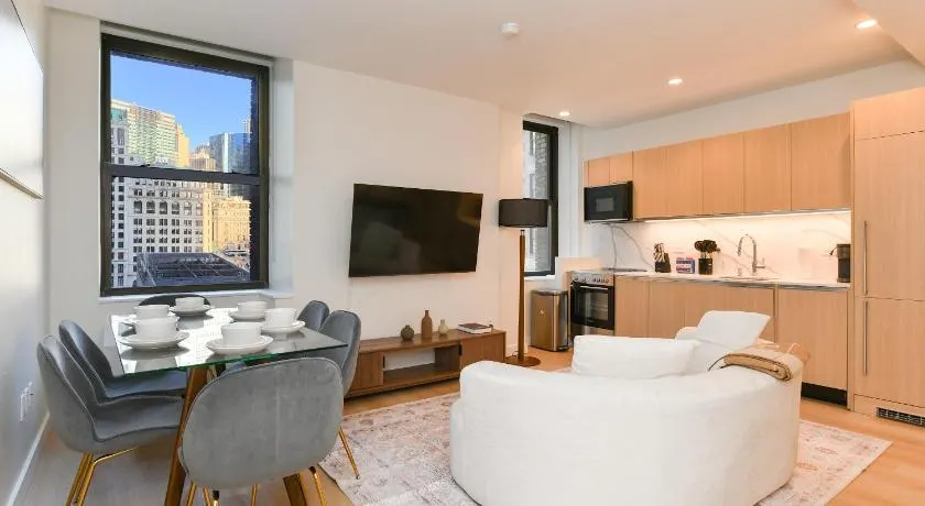 Sleek 2BR Oasis in Financial District - Image 1