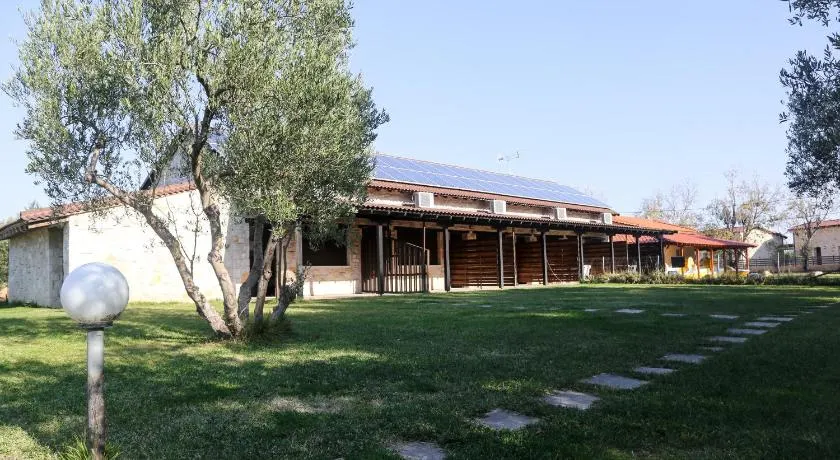 Gioulis Apartments & Studios - Image 1