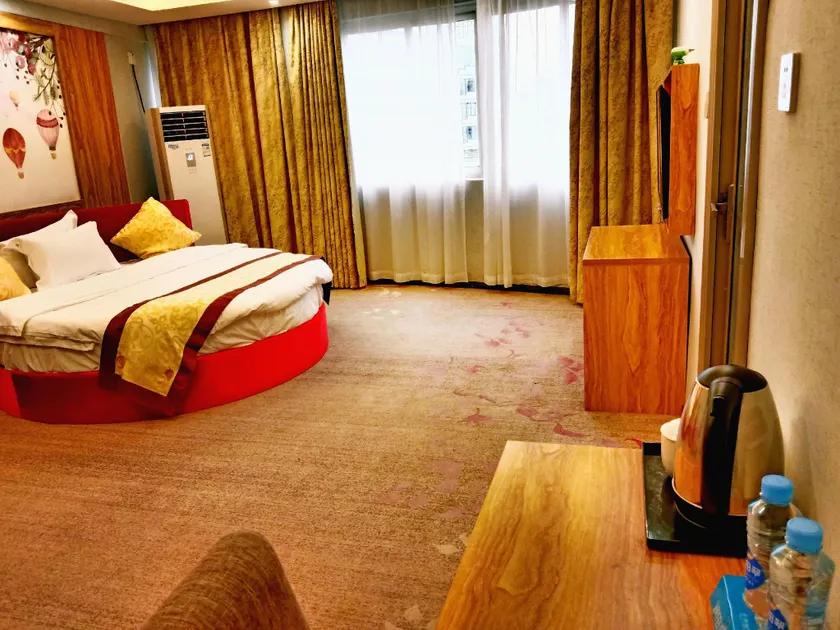 Tianhua Hotel, Ji'an County - Image 1