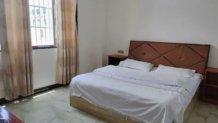 Weisheng Hotel - Image 1