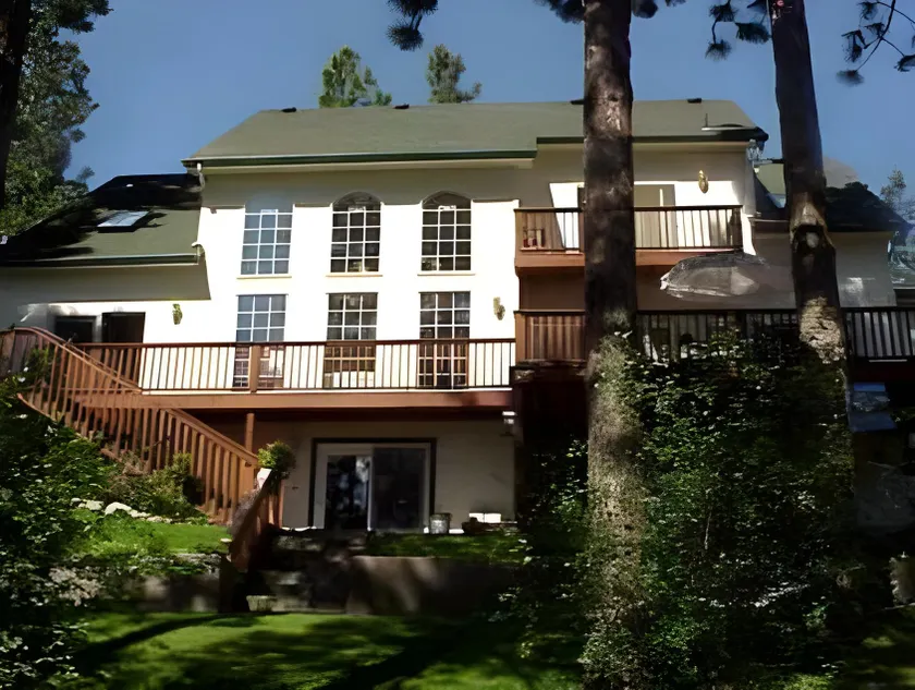 River Cove Elegant Waterfront Bed & Breakfast - Image 1