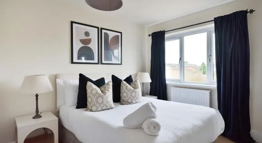 NEW Newly Renovated Large Home City 10 Mins - Image 1