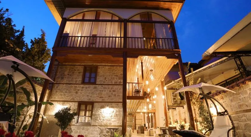Char Me Hotel - Image 1