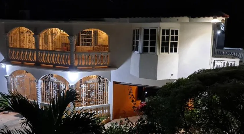 Eve's Rockaway Villa - Image 1