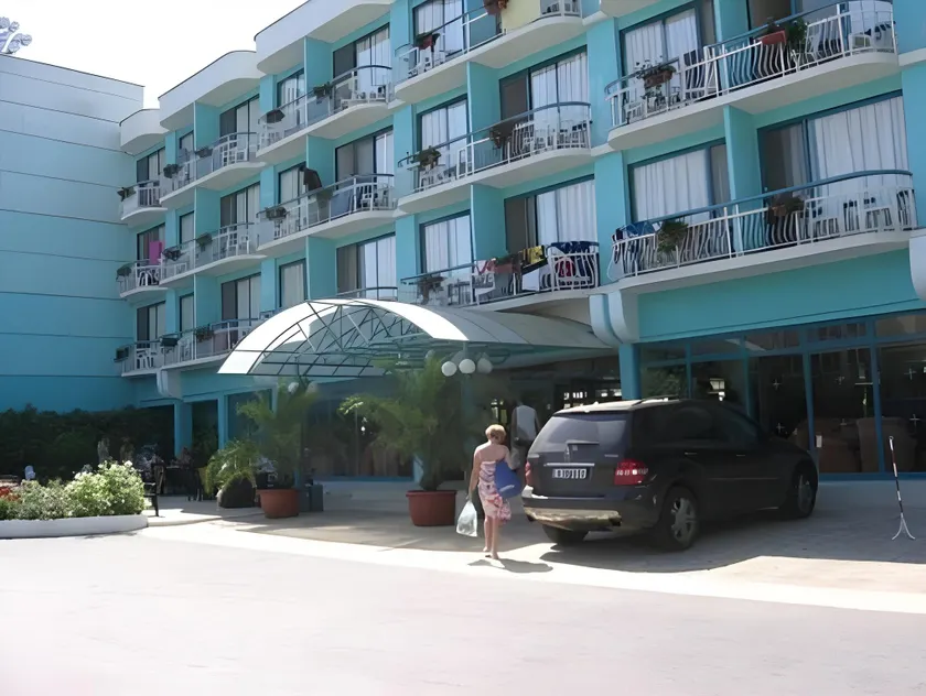 Zefir Hotel - Image 1