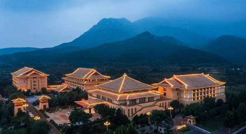 Dengfeng Zhongzhou Huading Hotel - Image 1