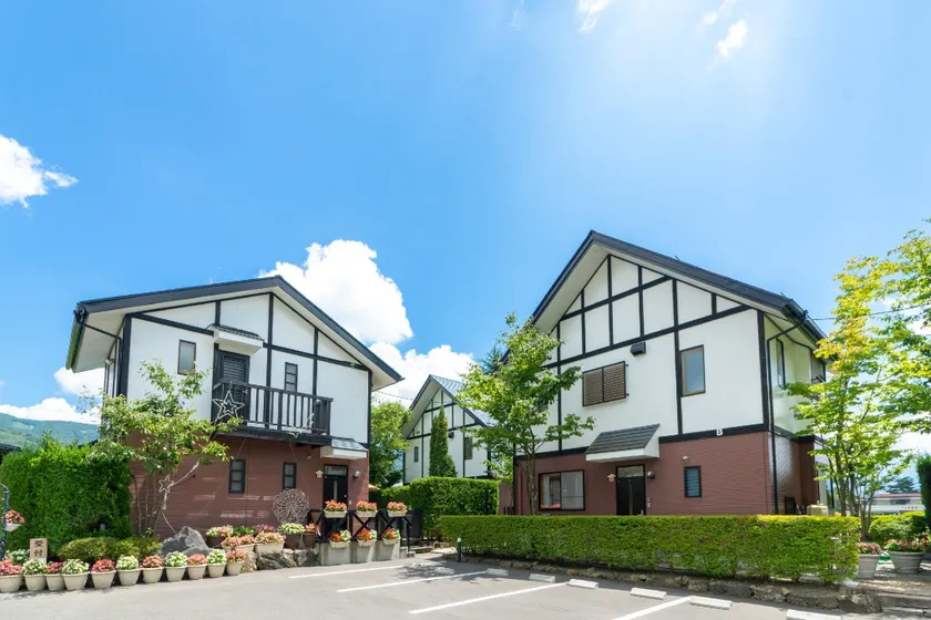 Ururun Kawaguchiko - Image 1
