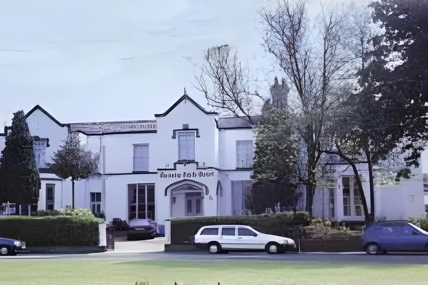 Victoria Park Hotel - Image 1