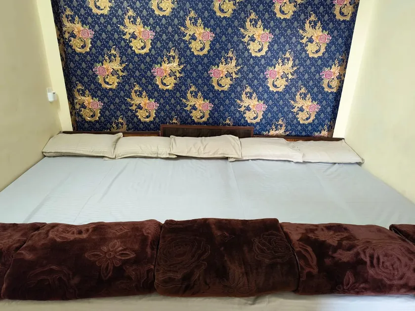 Shree Shivaay Guest House - Image 1