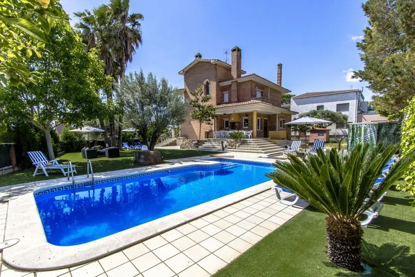 Catalunya Casas Pool, garden and games room near Barcelona! - Image 1