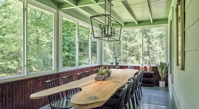 Luxuriously Restored Farm Cabin - Image 1