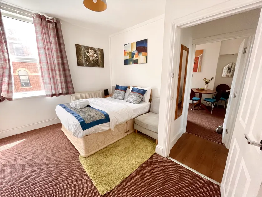 4 bedroomed maisonette in City Centre, near Barbican & Seafront - Image 1