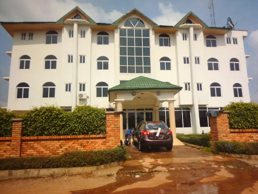 Wadoma Royale Hotel - Image 1