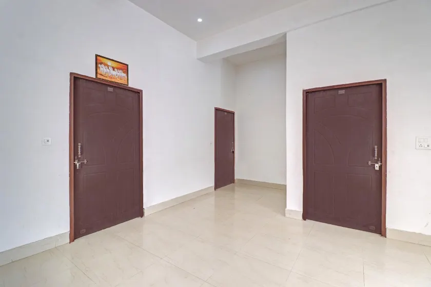 Hotel O Gayatri Parks - Image 1