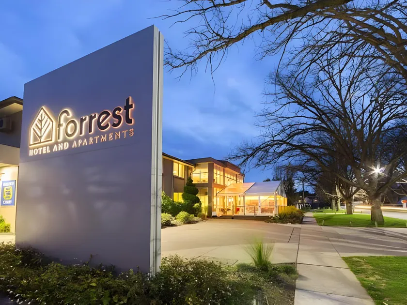 Forrest Hotel & Apartments - Image 1