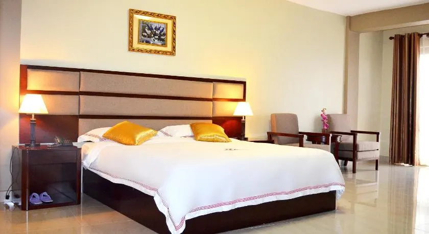 Hillside Plaza Hotel - Image 1