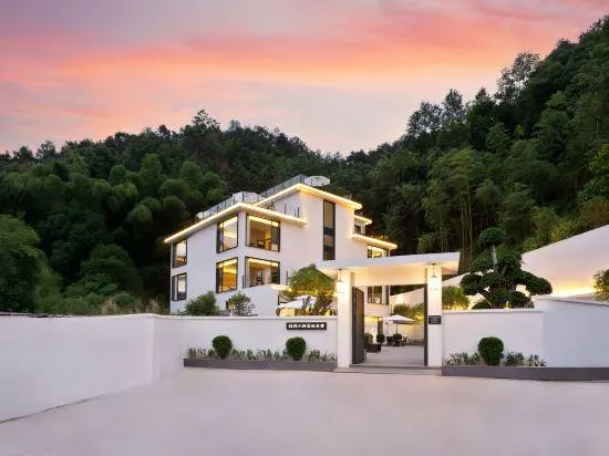 Fenghuang Biancity Mountain Resort Homestay (Fenghuang Ancient Town Nanhua Mountain Forest Park) - Image 1