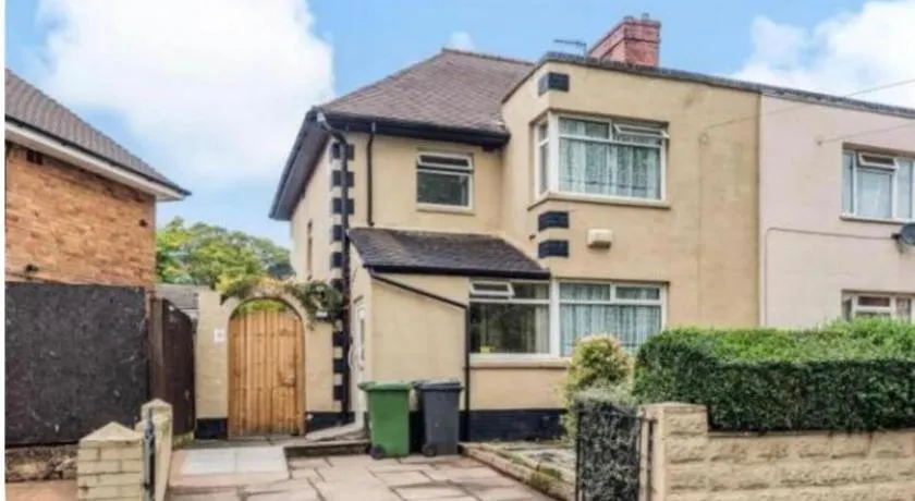 Birmingham 3 bedrooms- Sleeps 6- Free parking - Image 1