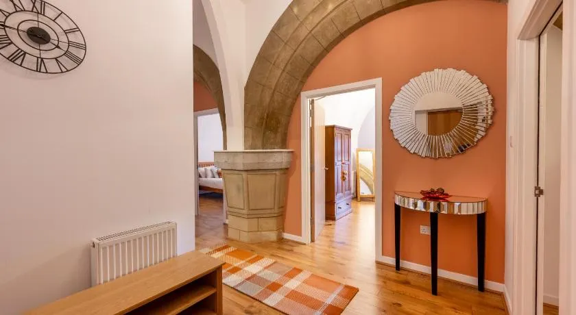 Abbey Church 9 The Nave 2 bedroom Luxury Self catering apartment in Historic Abbey - Image 1