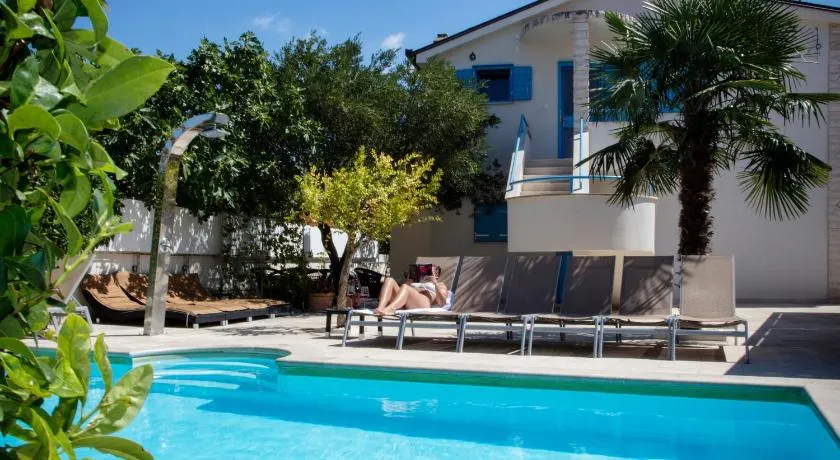 Apartments Villa Pina - Image 1