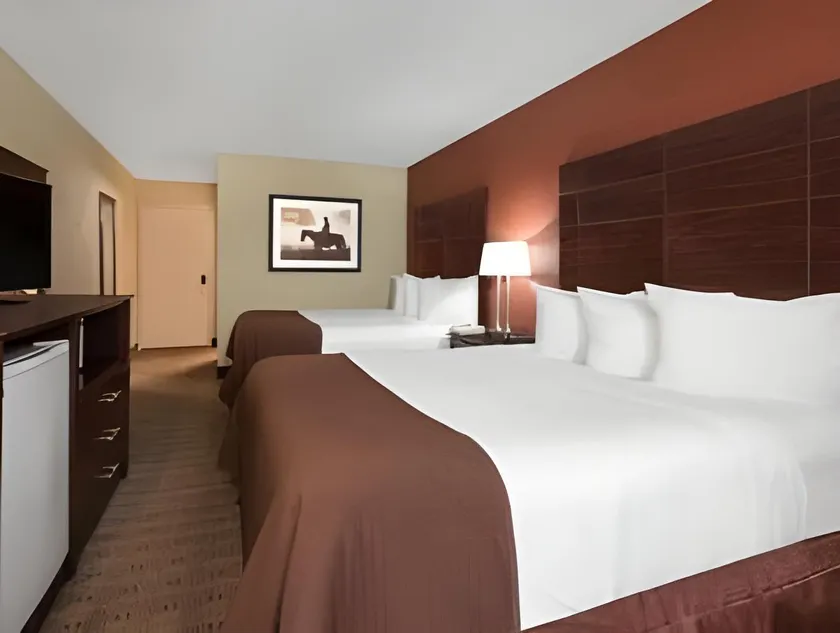 Baymont by Wyndham Midland Airport - Image 1