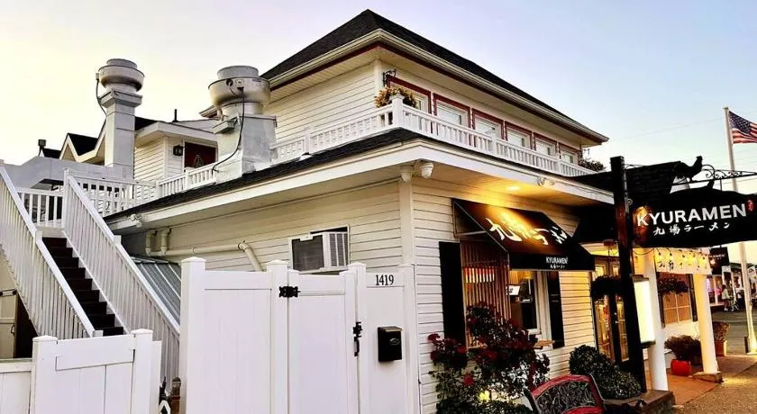 Asian Wood style 4 Bedroom in Surf City - Image 1