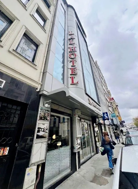 LAL HOTEL - Image 1