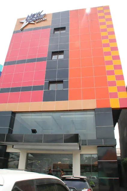 Newstar Hotel Jakarta - Image 1