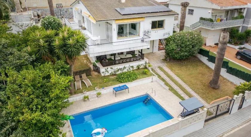 Villa « Oasis Salou : piscine, plage, barbecue » avec vue mer, Wi-Fi et climatisation - Image 1