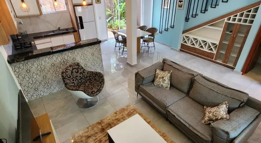 Amplia y Moderna Casa, en inmejorable ubicación - Image 1