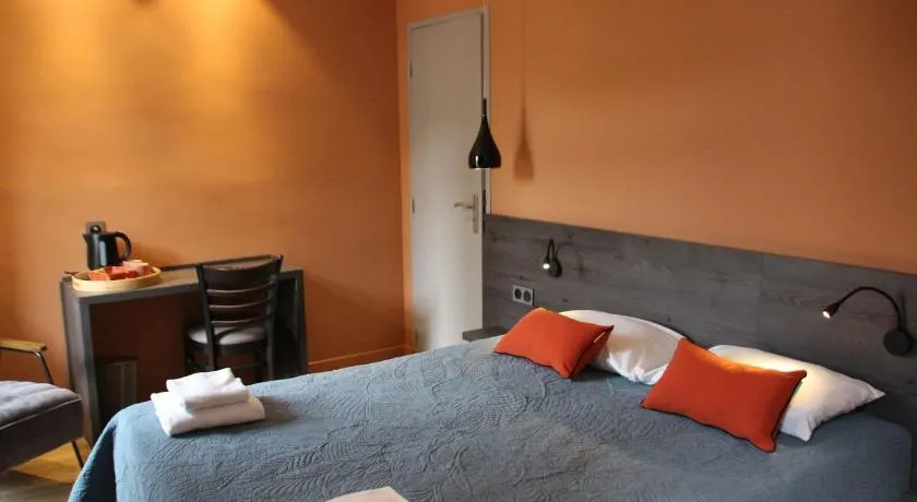 Hotel Le Pont Neuf - Image 1
