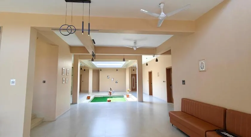 Parin Hotel And Resort - Image 1