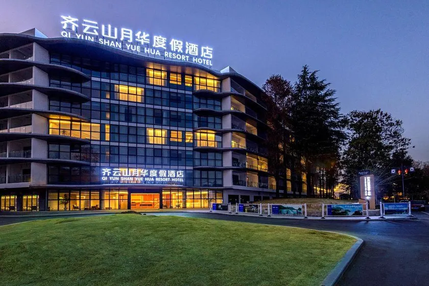 Qiyunshan Yuehua Resort Hotel (Qiyunshan Mountain Ecological And Cultural Tourism Zone) - Image 1