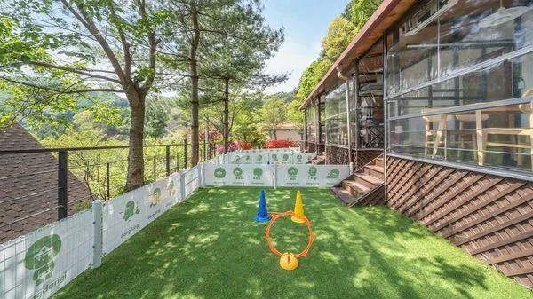 Gapyeong Daengdaengi Dog Pension Silver - Image 1