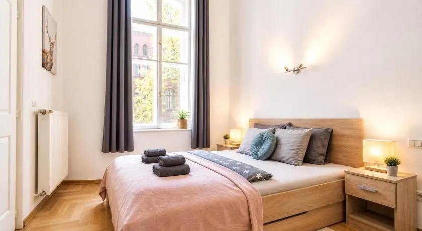 Cedar Inn Budapest - Palace District - Image 1