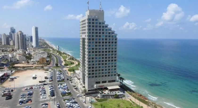 Carmel Holiday Apartments - Image 1
