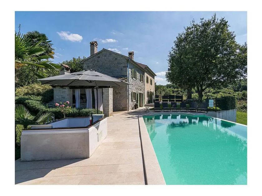Rustic villa Zvonar with pool in Motovun - Image 1