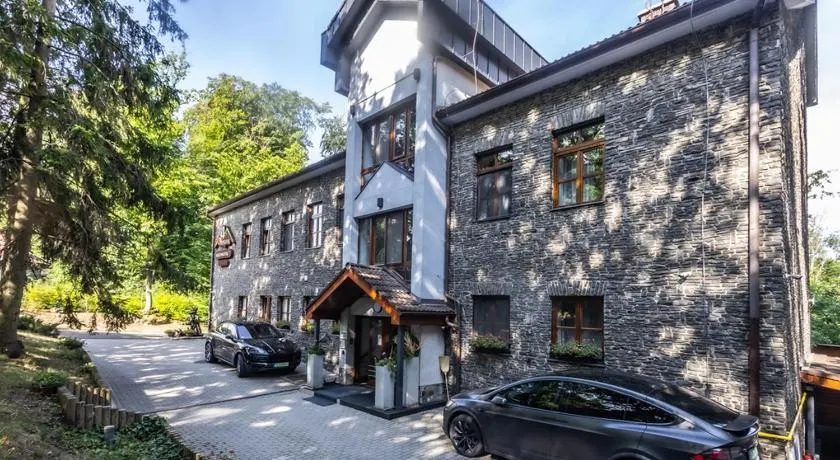 4 Évszak Hegyihotel - Image 1