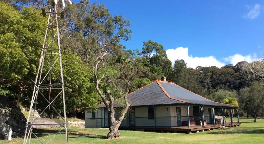 Currawong Beach Cottages - Image 1