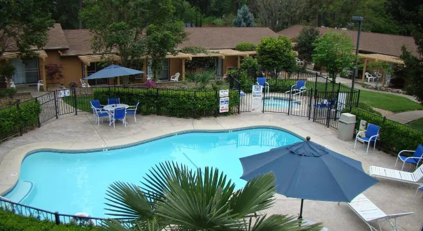 Ponderosa Gardens Motel - Image 1