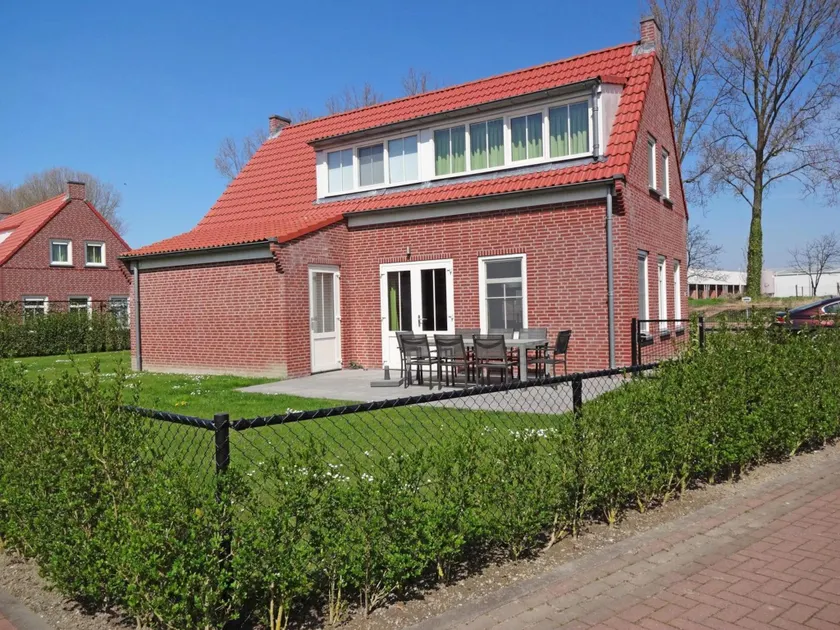 House in Netherlands for 8 with Modern Comfort - Image 1