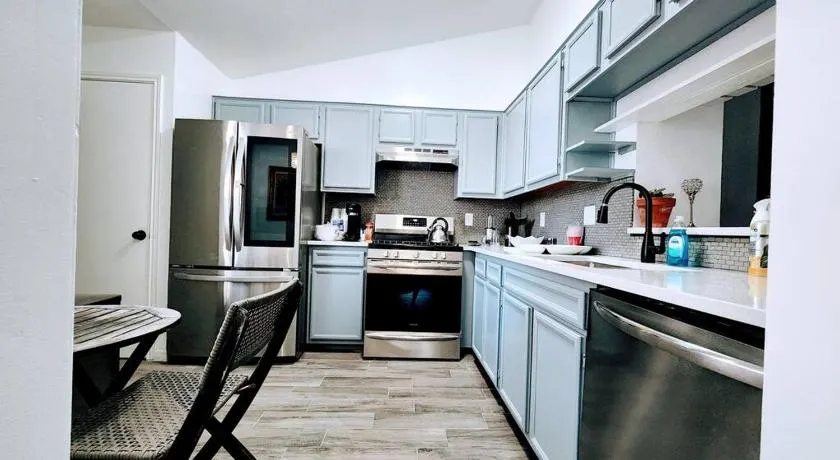 Spacious Family Home in Round Rock w Private Yard - Image 1