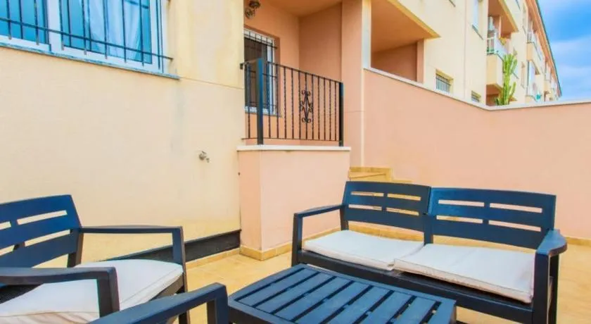 Charmant appartement avec piscine, terrasse et jardin | Vue ville | Parfait pour le travail à distance - Image 1