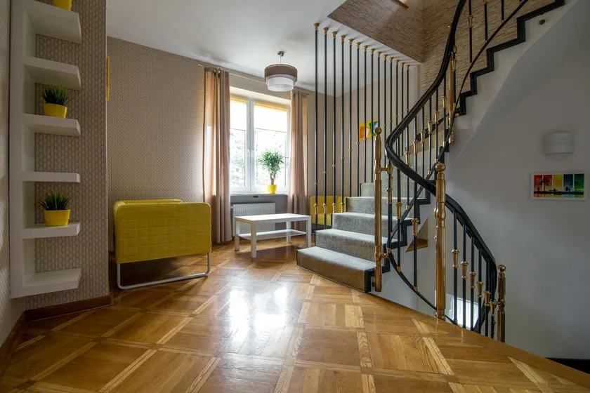 Mira Rent House - Image 1