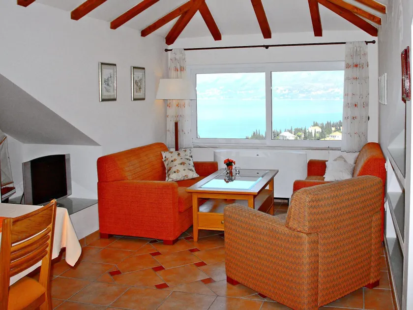 Appartement de vacances entièrement équipé avec terrasse, piscine et jacuzzi | Vue sur l'eau - Image 1