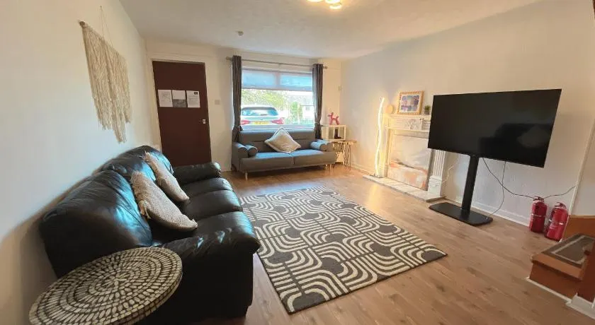 Cozy 2 bedrooms with private parking space and garden - Image 1
